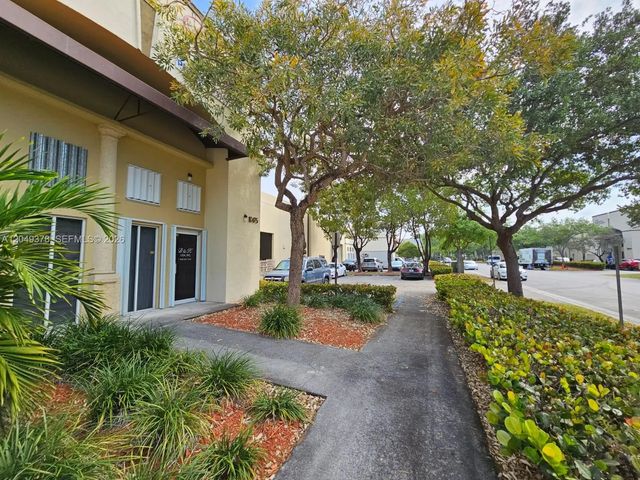 3 of 17 - 10475 Nw 37th Terrace, Doral, FL
