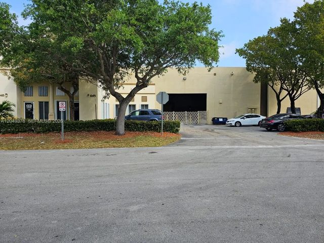 4 of 17 - 10475 Nw 37th Terrace, Doral, FL