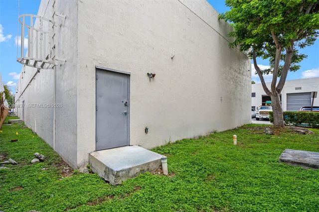 3 of 22 - 7701 W 26th Avenue #e-7, Hialeah, FL