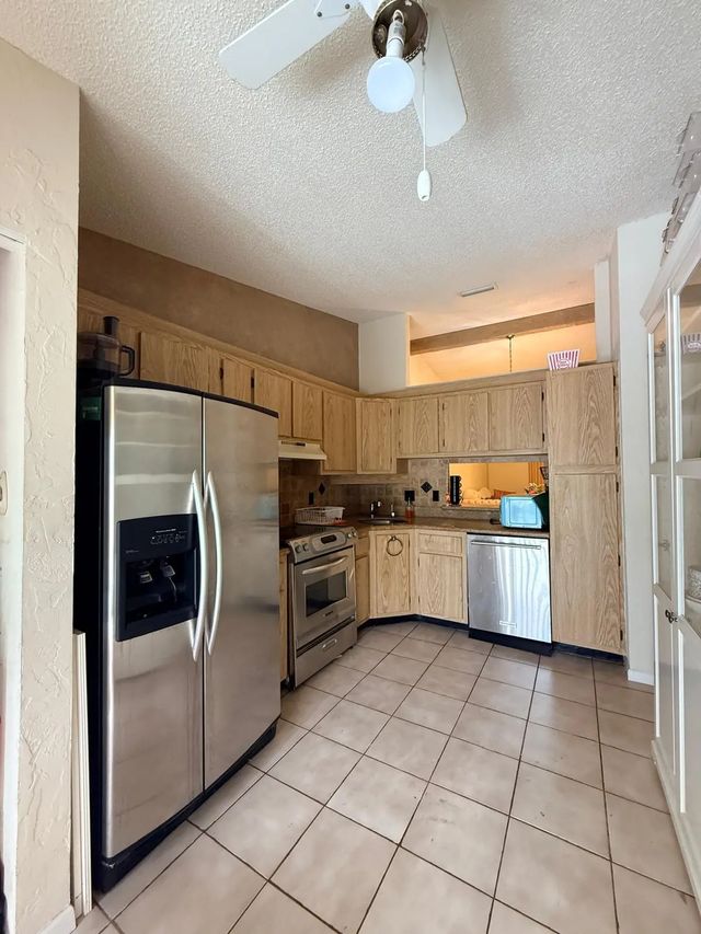 5 of 14 - 1017 Green Pine Boulevard #h, West Palm Beach, FL