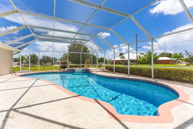 2 of 28 - 165 Sw Hawthorne Circle, Port St. Lucie, FL