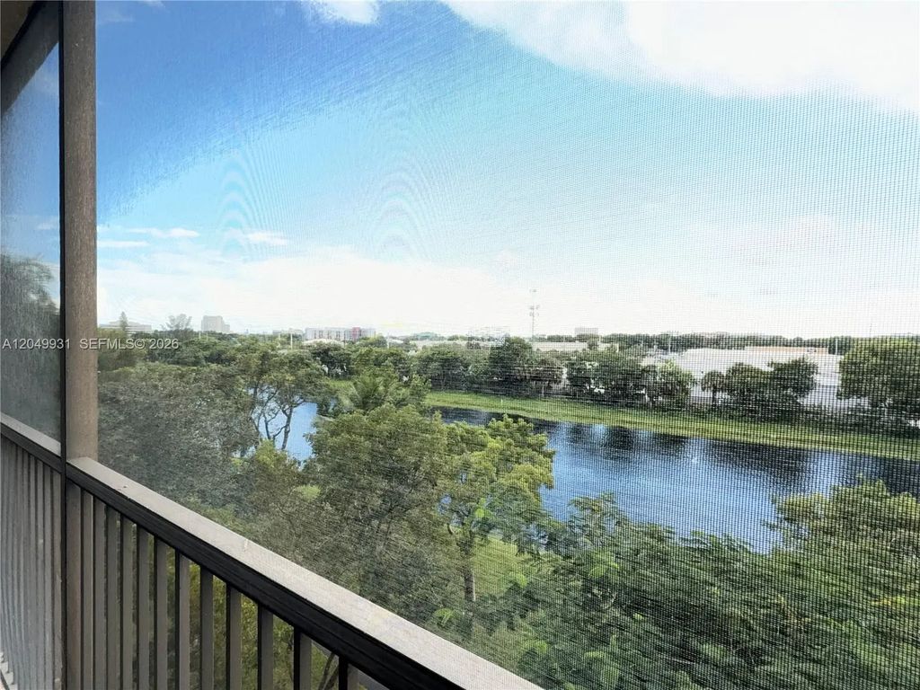 2206 S Cypress Bend Drive #508, Pompano Beach