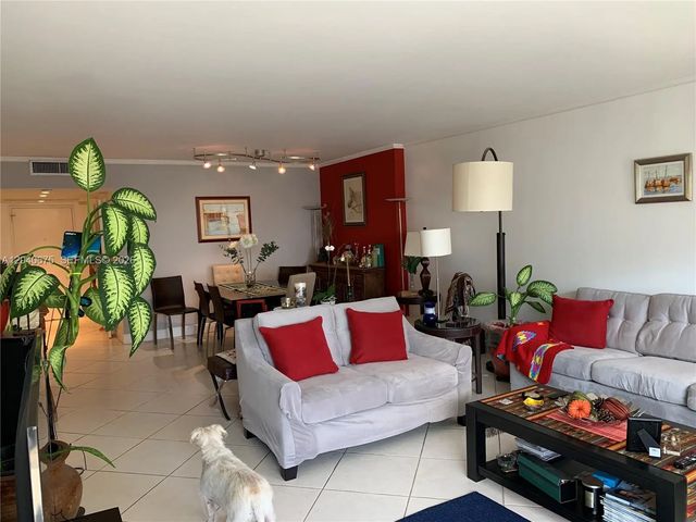 4 of 36 - 5700 Collins Avenue #12n, Miami Beach, FL