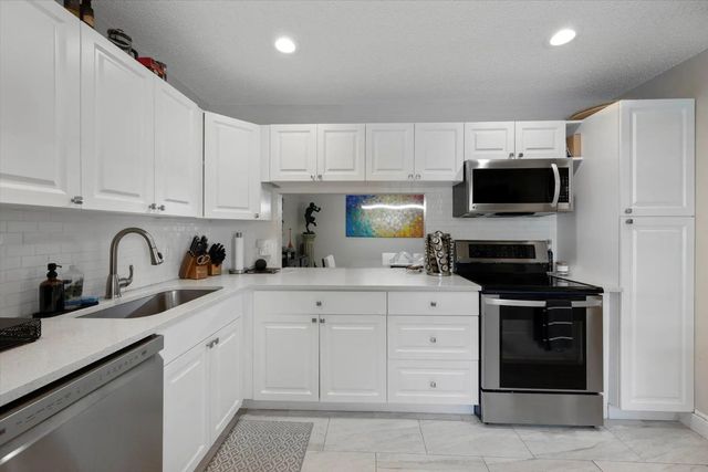 2 of 34 - 145 Lake Nancy Lane #232, West Palm Beach, FL