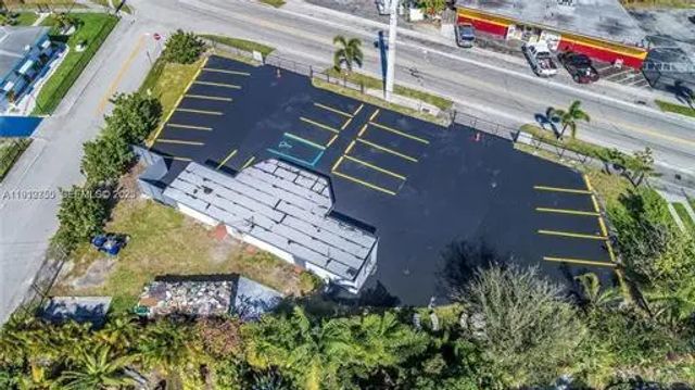 3 of 5 - 820 Foster Road, Hallandale Beach, FL