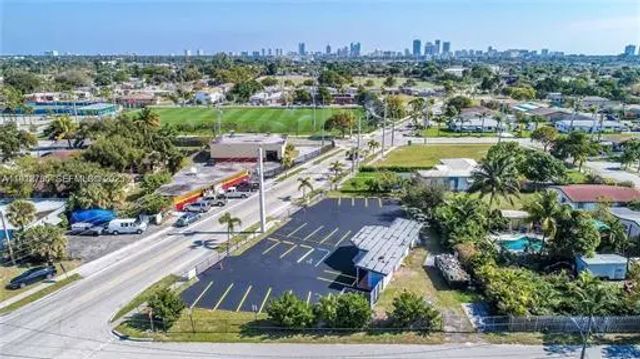 4 of 5 - 820 Foster Road, Hallandale Beach, FL
