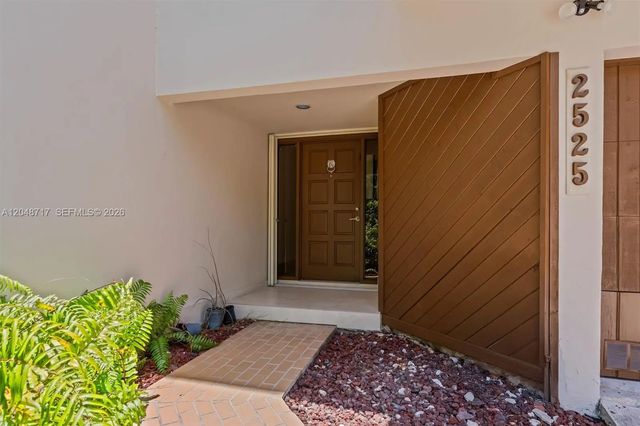 4 of 43 - 2525 Ne 135th Street, North Miami, FL