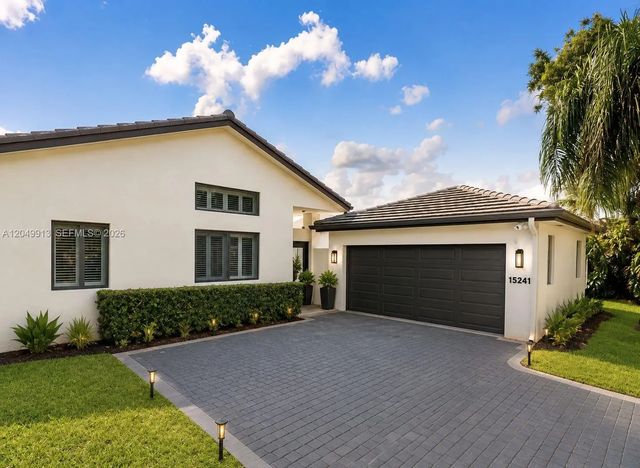 15241 Nw 89th Avenue, Miami Lakes