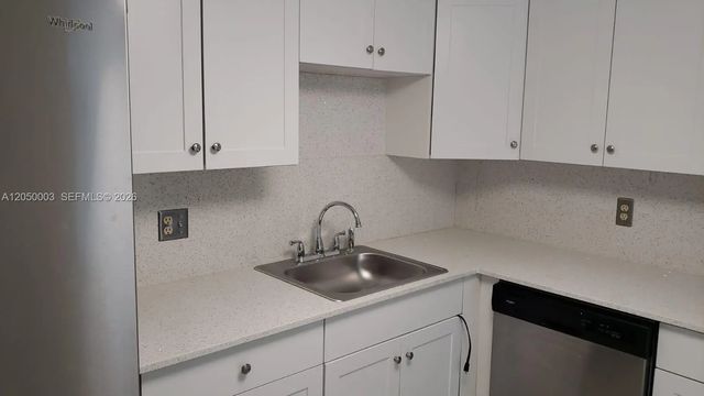 3 of 22 - 500 Executive Center Drive #4e, West Palm Beach, FL