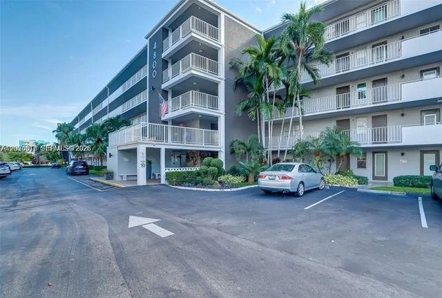 4800 Hillcrest Lane #511, Hollywood