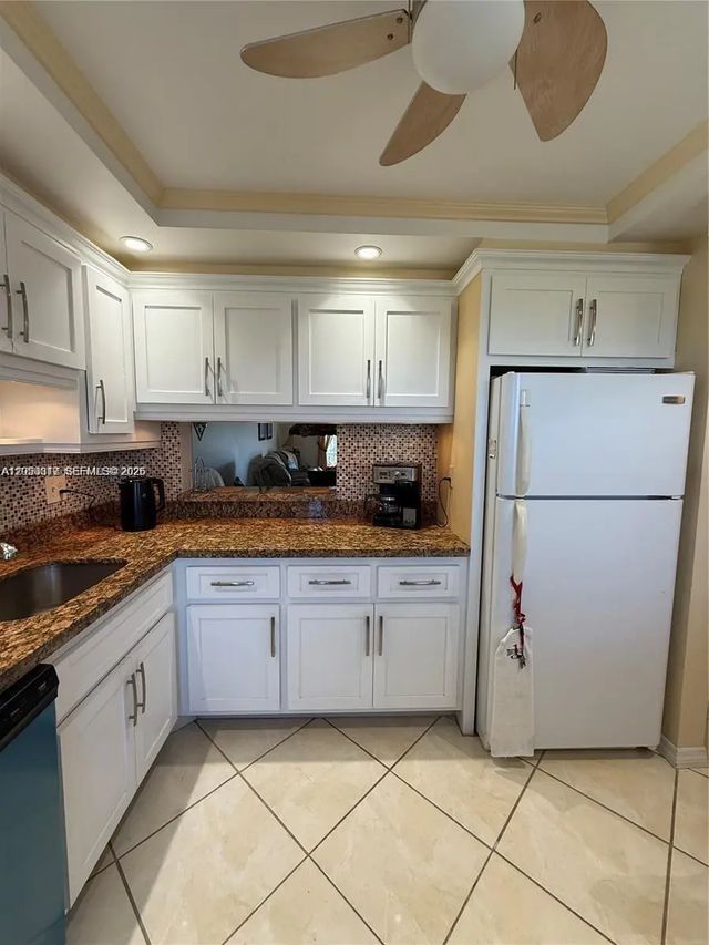 2 of 21 - 4800 Hillcrest Lane #511, Hollywood, FL