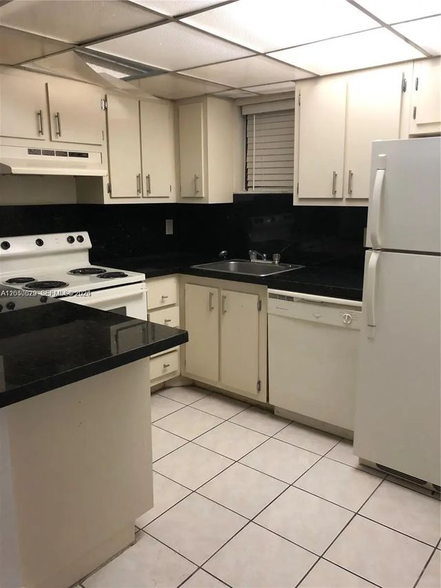 8290 Lake Drive #349, Doral