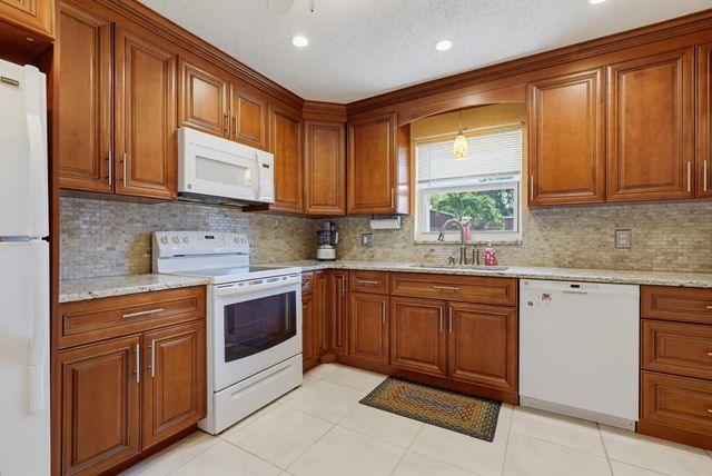 2 of 55 - 676 Laconia Circle #b, Lake Worth, FL
