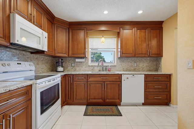 3 of 55 - 676 Laconia Circle #b, Lake Worth, FL