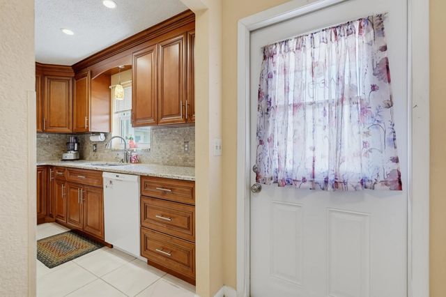 5 of 55 - 676 Laconia Circle #b, Lake Worth, FL