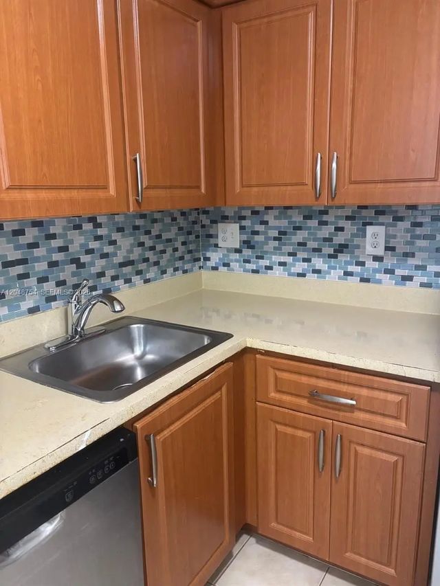 7110 Nw 179th Street #211, Hialeah