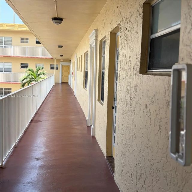 4 of 28 - 3940 Nw 42nd Avenue #313, Lauderdale Lakes, FL