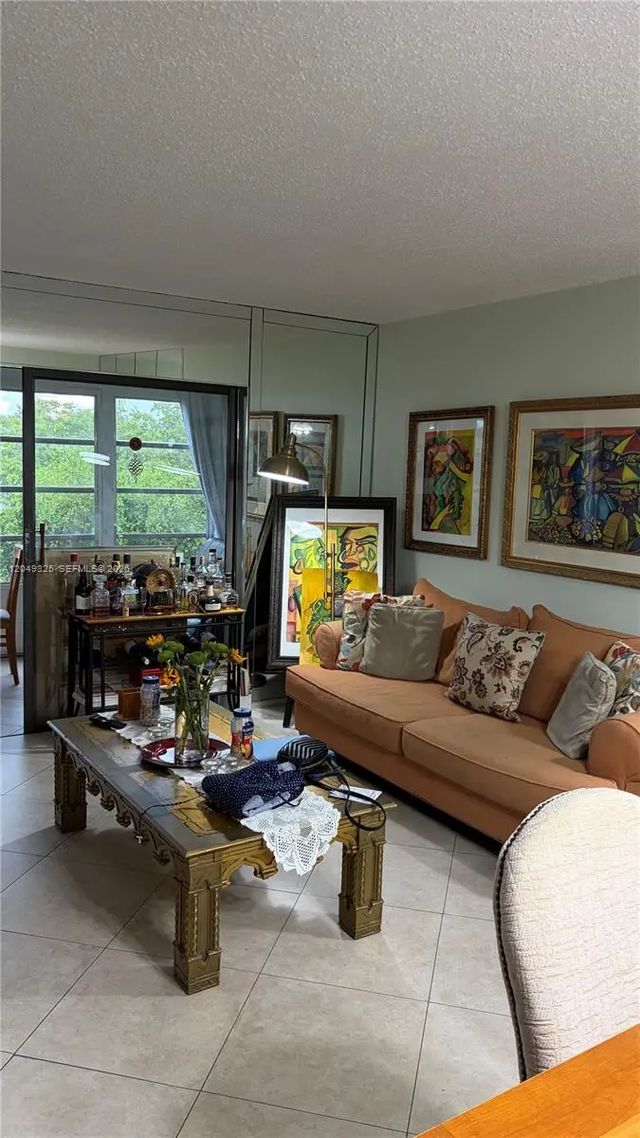 5 of 28 - 3940 Nw 42nd Avenue #313, Lauderdale Lakes, FL