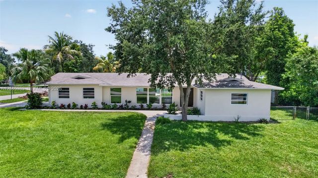 7040 Nw 8th Court, Plantation
