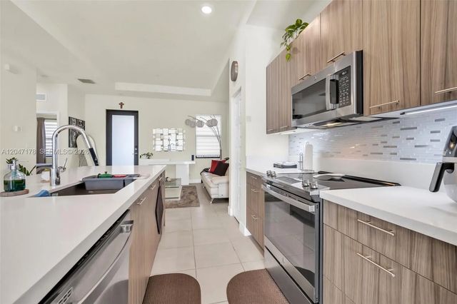 5 of 35 - 8045 Nw 104th Avenue #32, Doral, FL