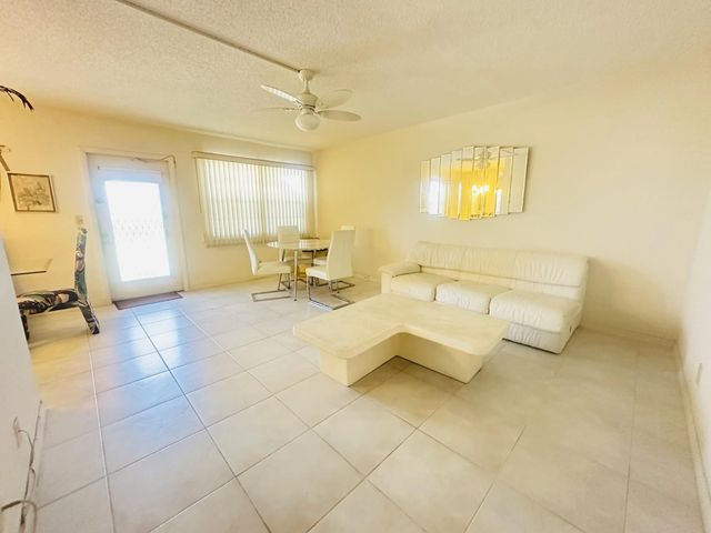 3 of 59 - 2017 Farnham N, Deerfield Beach, FL