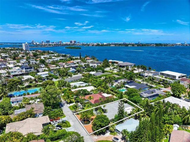 11530 Ne 22nd Drive, North Miami