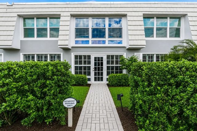 3 of 30 - 2741 Ocean Drive #31d, Vero Beach, FL