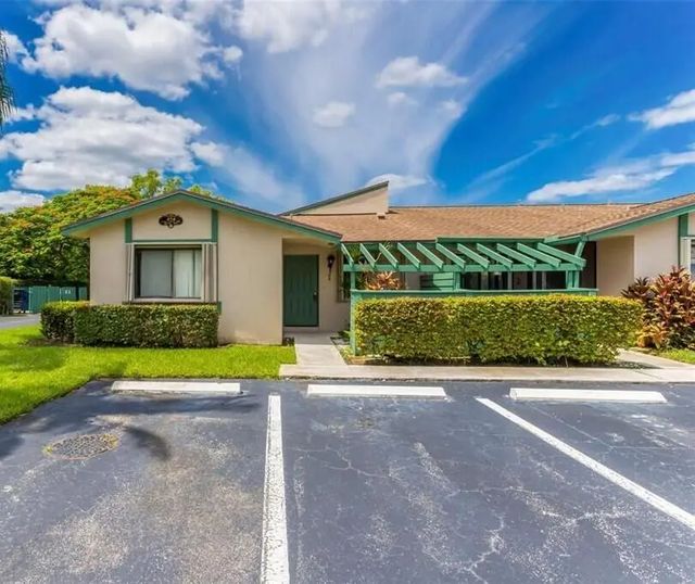 454 Lakeview Drive #1, Weston