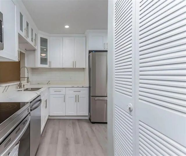 4 of 12 - 454 Lakeview Drive #1, Weston, FL