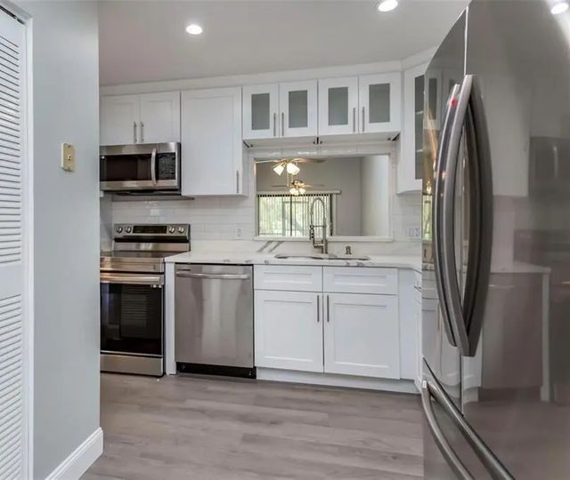 5 of 12 - 454 Lakeview Drive #1, Weston, FL