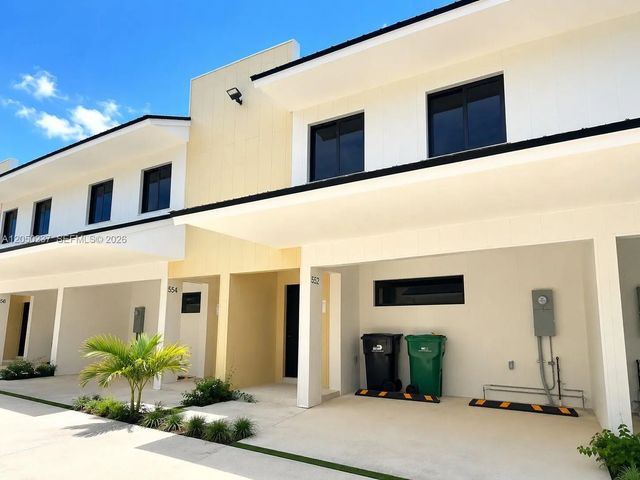 2 of 24 - 552 Nw 7th Street #6, Florida City, FL