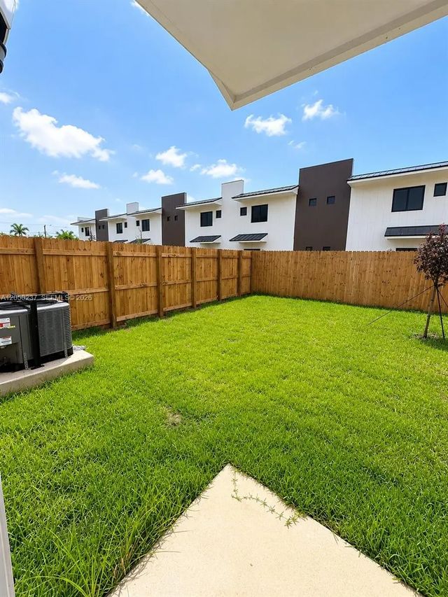3 of 24 - 552 Nw 7th Street #6, Florida City, FL