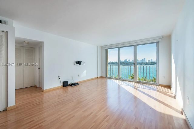 4 of 14 - 800 West Avenue #631, Miami Beach, FL