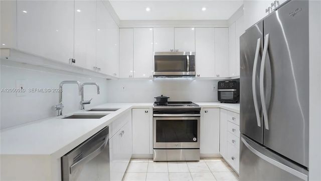 3 of 16 - 4301 Collins Avenue #403, Miami Beach, FL