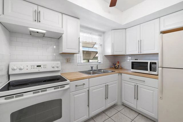 3 of 17 - 2915 Crosley Drive W #g, West Palm Beach, FL