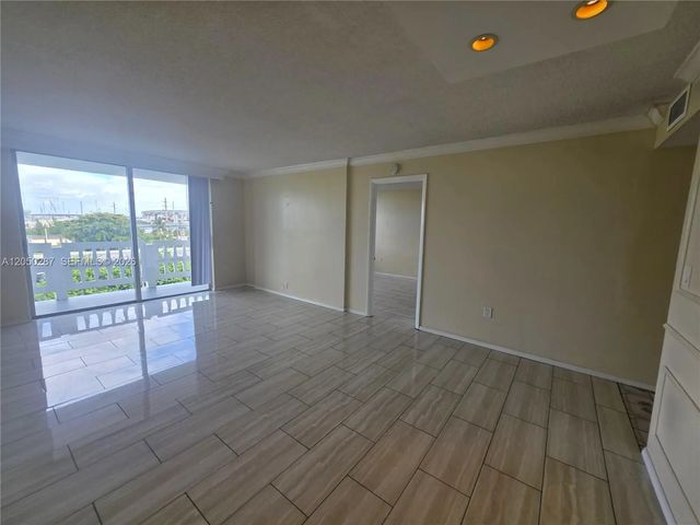 3 of 15 - 15600 Nw 7th Avenue #511, Miami, FL