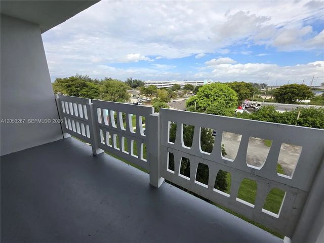 5 of 15 - 15600 Nw 7th Avenue #511, Miami, FL