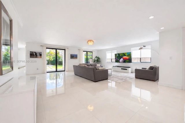 4 of 39 - 471 Sw 30th Road, Miami, FL