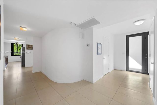 2 of 38 - 181 Crandon Boulevard #301, Key Biscayne, FL