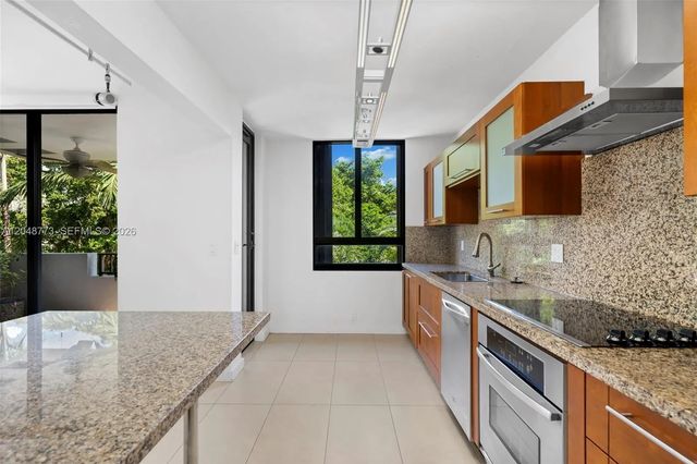 5 of 38 - 181 Crandon Boulevard #301, Key Biscayne, FL