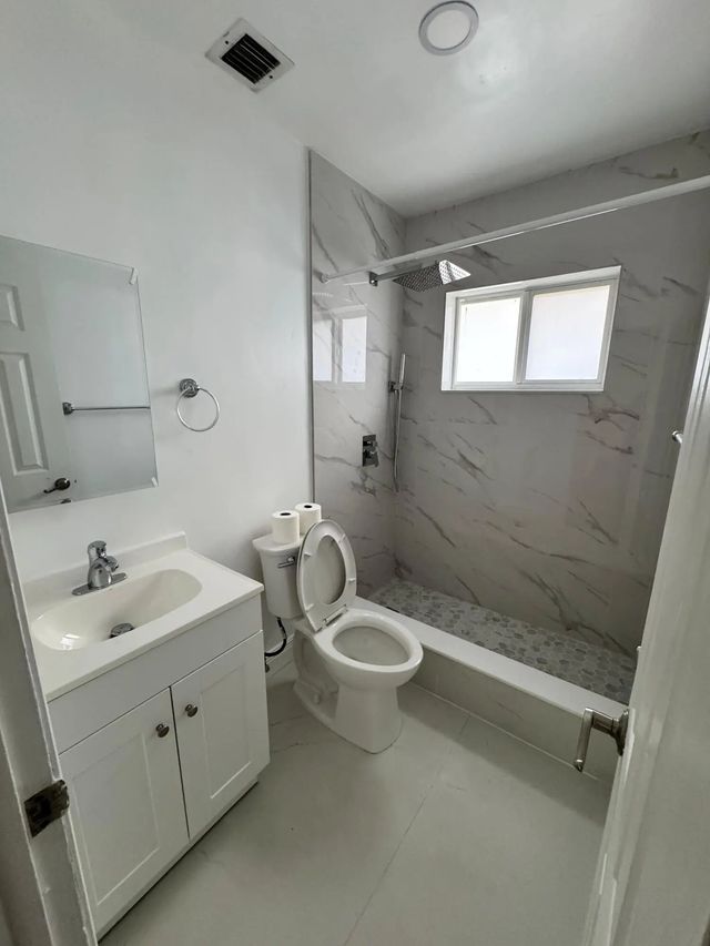 3 of 5 - 4941 Sw 27th Avenue #1-2, Dania Beach, FL