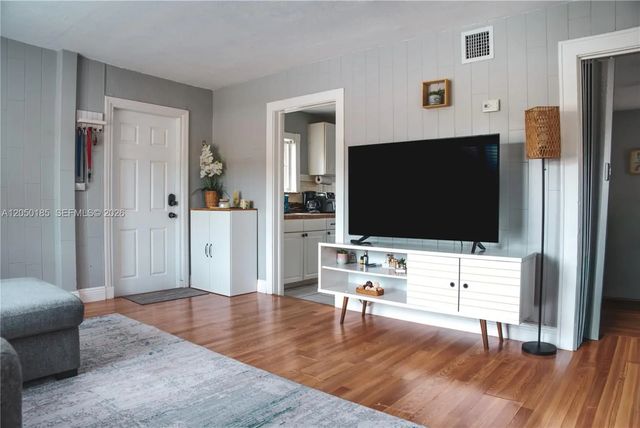 3 of 14 - 1624-1630 Jackson Street, Hollywood, FL