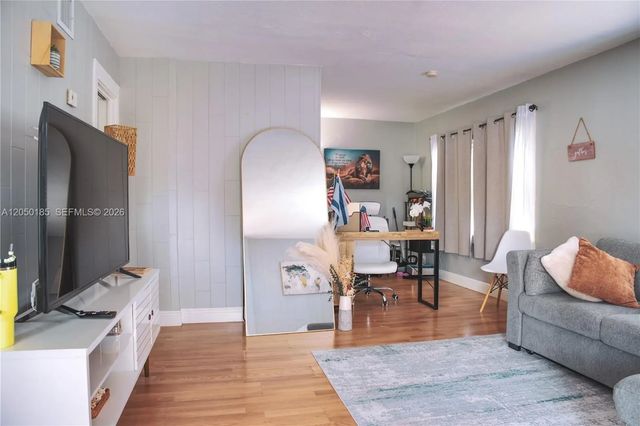 4 of 14 - 1624-1630 Jackson Street, Hollywood, FL