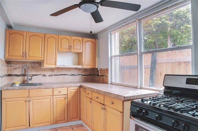 5 of 14 - 1624-1630 Jackson Street, Hollywood, FL
