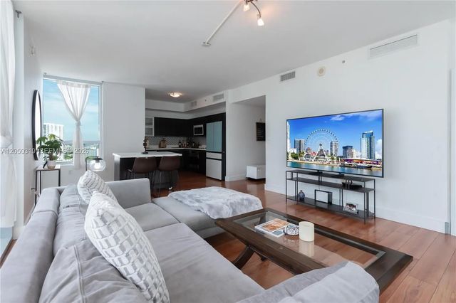 2 of 36 - 90 Sw 3rd Street #2113, Miami, FL