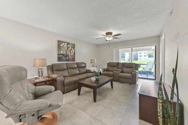 7618 Tahiti Lane #106, Lake Worth