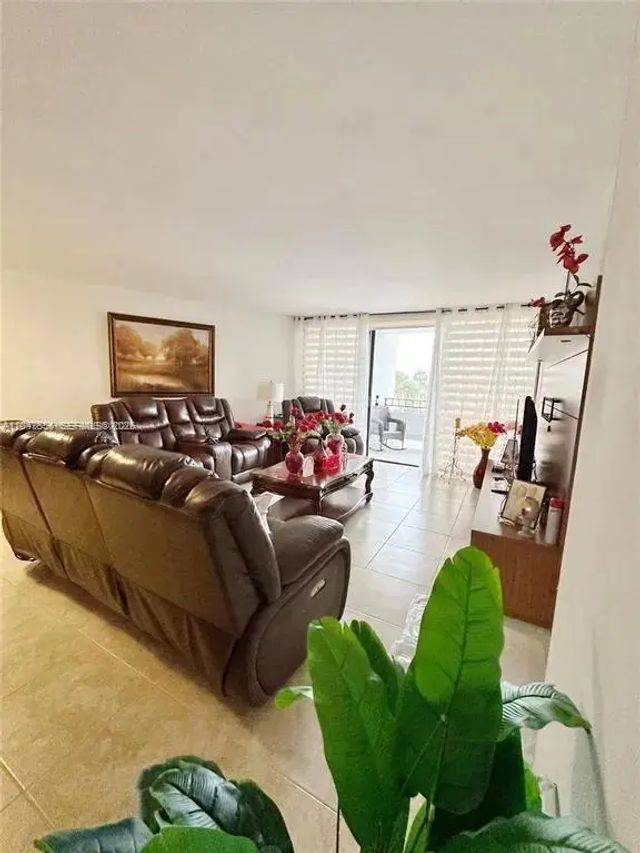 3 of 7 - 13953 Kendale Lakes Circle #410b, Miami, FL