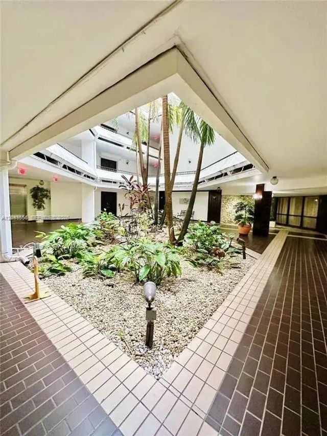 5 of 7 - 13953 Kendale Lakes Circle #410b, Miami, FL