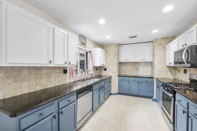 4 of 25 - 2933 Ne 1st Avenue, Wilton Manors, FL