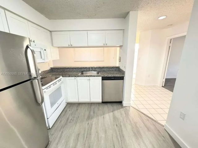 3 of 37 - 14208 Glenmoor Drive #14208, West Palm Beach, FL